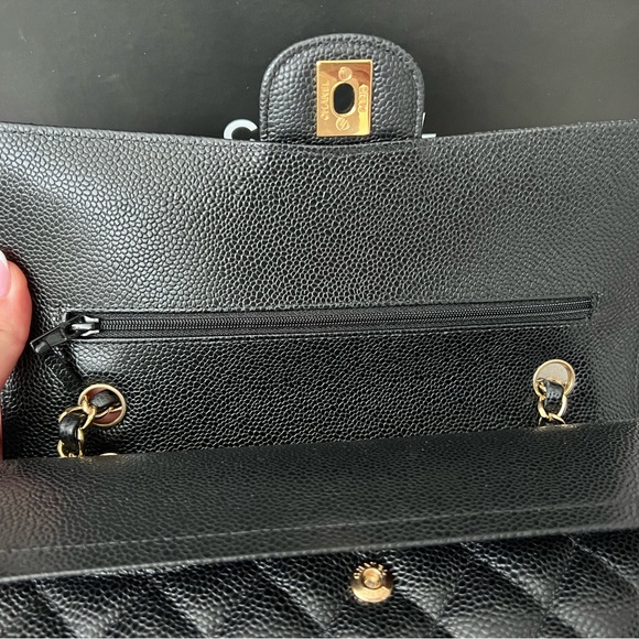 Chanel Classic double flap Caviar with Gold hardware - Picture 5 of 15